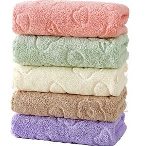 Serviette en velours corail, directement de l'usine, douce, absorbante, couleur unie, gaufrée, design multifonctionnel, pour adulte, tissée, antimicrobienne - Product Image 2