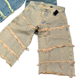 Jeans streetwear unisexe personnalisés en <span class=keywords><strong>denim</strong></span> délavé, à triple bords bruts effilochés, avec patchs, coupe large et courte, effet usé, OEM - Product Image 3