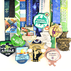 나무로 만든 빈 산 베니토 메달 - Product Image 3