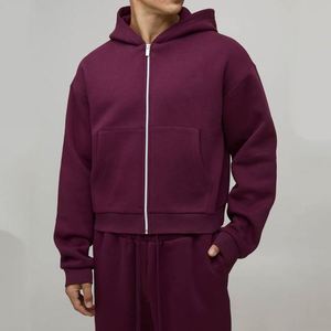 Ensemble de survêtement deux pièces pour homme, personnalisé, violet prune, comprenant un sweat à capuche ample à fermeture éclair intégrale et un pantalon de survêtement ample à jambes larges, dans des tons doux et riches. - Product Image 3