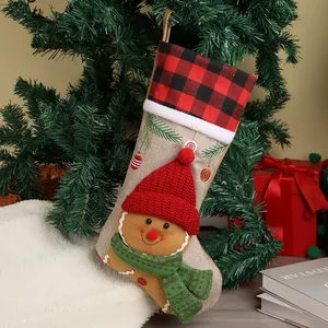 Chaussette de Noël personnalisée en tissu écossais à carreaux brodée, motif renne et pain d'épices, pour décoration de ferme - Product Image 4