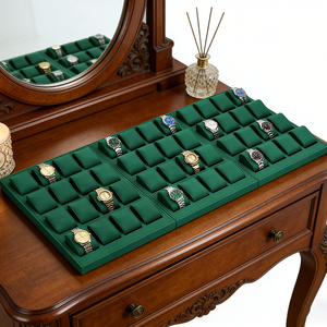 Ensemble de présentoirs de luxe en microfibre verte avec logo personnalisé pour montres et bijoux, support de présentation pour bracelets et montres - Product Image 4