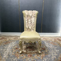 Ensemble de table et de chaises de salle à manger de style français. Fabriqué en bois massif. Convient aux salles de banquet de villas de luxe.