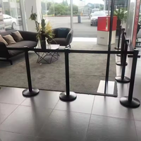 Poteau de barrière de ceinture de sécurité temporaire rétractable