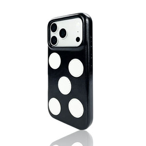 Étui <span class=keywords><strong>de</strong></span> <span class=keywords><strong>téléphone</strong></span> en cuir PU rouge à pois audacieux avec patchs contrastants et bordure <span class=keywords><strong>de</strong></span> lentille surélevée, <span class=keywords><strong>coque</strong></span> antichoc pour iPhone 17 Pro - Product Image 3