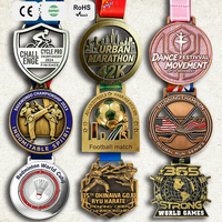 Médailles de récompense géométriques creuses en alliage de zinc 3D personnalisées OEM pour marathon, danse, taekwondo, football, soccer, badminton, karaté