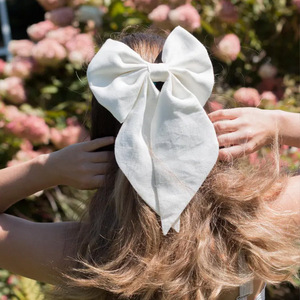 Barrette élégante faite à la main en lin avec nœud pour <span class=keywords><strong>cheveux</strong></span>, barrette à longue queue – Barrette personnalisée avec nœud brodé floral pour femmes et filles - Product Image 2