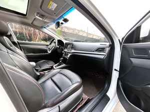 Berlina Usata: Hyundai Elantra 2016 1.6L GLX Automatica, Efficiente nei Consumi, Design Moderno, Ben Tenuta, Affidabile per Uso Quotidiano - Product Image 6