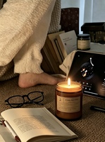 Bougie parfumée artisanale en verre ambré pour la décoration intérieure, relaxation et bien-être, parfum personnalisable, vente en gros, faible MOQ, directement de l'usine