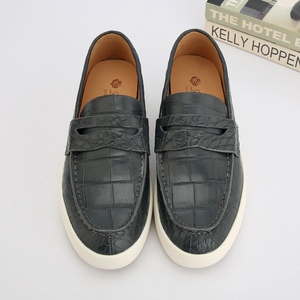 Mocasines de Piel de Cocodrilo 100% Estilo Británico para Hombre - Zapatos Casuales Sin Cordones con Suela Gruesa y Forro de Piel de Becerro - Product Image 2