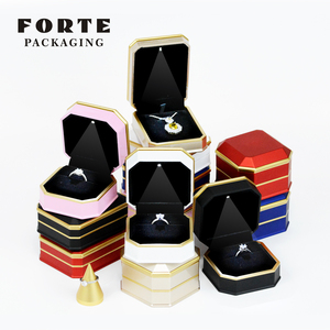 Boîte à bijoux en plastique FORTE 2024, nouveau style, légère, pour bagues et colliers, avec emballage personnalisé et logo. - Product Image 2
