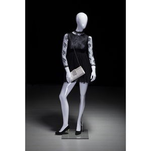 Mannequin Femme Abstrait en Fibre de Verre pour Vente en Gros, Idéal pour Boutiques de Mode et Présentations de Vêtements, Mannequin FRP Durable - Product Image 2