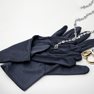 Guantes negros para exhibición de joyería, agradables al tacto, con tela de microfibra elástica antihuellas, en oferta. - Product Image 6