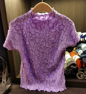 2025 nouveau T-<span class=keywords><strong>Shirt</strong></span> à manches courtes brodé <span class=keywords><strong>violet</strong></span> pour femmes 3D motif formel col rond Style froissé - Product Image 3