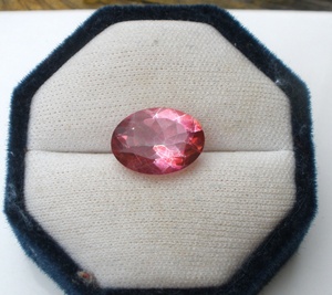 Quartz rose ovale, pierre précieuse naturelle facettée, 14 x 10 mm - Product Image 1