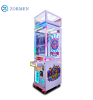 Zormen Máquina de grúa de una sola garra mini con diseño de mapache, gabinete luminoso, operada con monedas, juego de venta sorpresa para fiestas