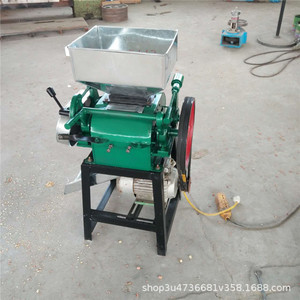 Máquina trituradora de rodillos pequeña para procesamiento de granos con accionamiento por motor y operación manual - Product Image 4