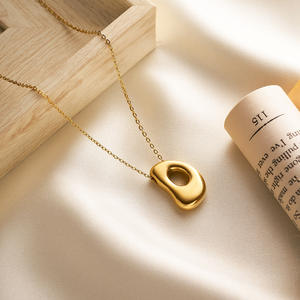 Collier tendance en acier inoxydable ZGBROTHERS avec pendentif lettre et design alphabet bulle pour femme, à porter au quotidien - Product Image 4