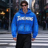 Veste à capuche streetwear personnalisée pour homme, avec broderie de patchs et lettrage, style urbain, cloutée et vieillie, zippée