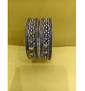 Trendy Sterling Silver <b>Charm</b> Bracelet For Women With Unique Design Featuring <b>Moon</b> And Heart <b>Charms</b> For Gift Giving From India - Product Image 5