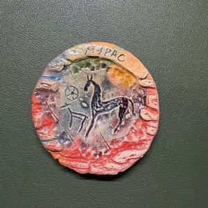 Figurine en argile artisanale de taille moyenne et ensemble d'aimants de réfrigérateur à motifs de pétroglyphes anciens - Décoration pour Navigateur du Désert, Guérison Mystique et Manifestation - Product Image 6