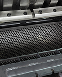 מגרסת פלסטיק דו-צירית אטומה לרעש עם מנוע ומשאבה, תפוקה 90 ק\"ג/שעה, דגם SG-2324 - Product Image 4