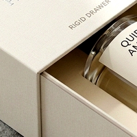 Boîte à parfum rigide blanche de luxe personnalisée avec emballage écologique réutilisable pour les cosmétiques, les soins de la peau et les parfums