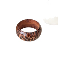 Gelang Kayu Lebar Vintage Motif Leopard Gaya Etnik Unik dan Mewah untuk Aksesori Pergelangan Tangan