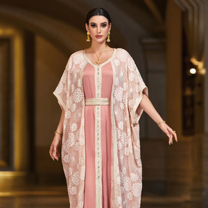 Abito Musulmano Casual Premium in Poliestere con Ricami Artigianali per Ricevimenti VIP e Cene Diplomatiche in Autunno - Product Image 1