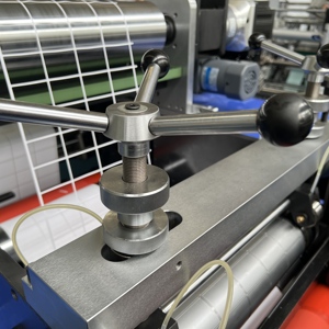 Machine <span class=keywords><strong>de</strong></span> refendage auto-adhésive <span class=keywords><strong>de</strong></span> correction ultrasonique indépendante <span class=keywords><strong>de</strong></span> tension automatique pour le type <span class=keywords><strong>de</strong></span> découpeuse <span class=keywords><strong>de</strong></span> traitement <span class=keywords><strong>de</strong></span> papier - Product Image 5