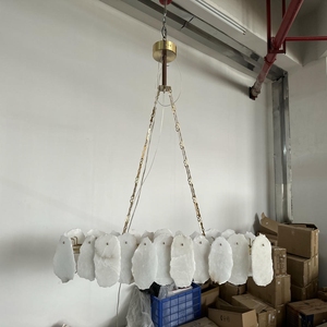 Suspension horizontale minimaliste en laiton, forme irrégulière, économe en énergie, blanc chaud doux 2700K, pour hôtels et villas de luxe - Product Image 2