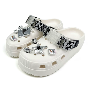 Chaussons Classiques Anti-Dérapants Deran Original en EVA pour Hommes et Femmes, Fabrication OEM en Gros <span class=keywords><strong>de</strong></span> Chine, Sabots <span class=keywords><strong>de</strong></span> Plage et <span class=keywords><strong>Jardin</strong></span>, Chaussures d'Infirmière Personnalisées - Product Image 4