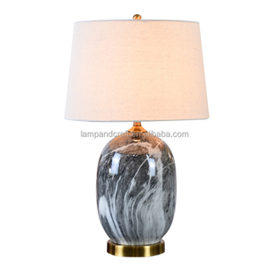 Lampe de table en céramique chinoise avec abat-jour en tissu de lin et base dorée pour les marchés américain, britannique et moyen-oriental - Product Image 5