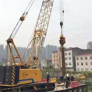 Venta directa de fábrica China maquinaria de elevación 180Ton grúa sobre orugas móvil XGC180 para gran venta - Product Image 1