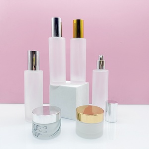 Vente en gros de flacons en verre rose givré personnalisés de 15 ml, 20 ml, 30 ml, 40 ml, 50 ml, 60 ml, 80 ml, 100 ml, 120 ml avec pompe à pression argentée ou dorée - Product Image 5