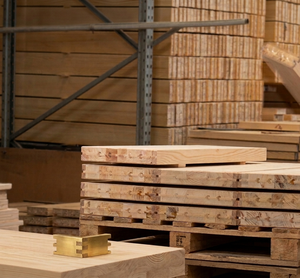 แผ่นไม้สนพรีเมียมแบบประกบฟิงเกอร์จอยท์ เคลือบผิวเรียบ อบแห้งด้วยเตาอบ ไม้เนื้อแข็ง สำหรับเฟอร์นิเจอร์และการก่อสร้าง - Product Image 3