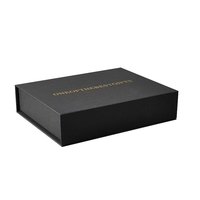 Custom in fabbrica di lusso fatto a mano Flip Top in cartone nero chiusura magnetica scatola regalo inserto per calzini in pelliccia goffratura