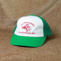 Cappello Trucker a 6 Pannelli con Logo Personalizzato Ricamato, Traspirante e Parasole, Produzione all'Ingrosso