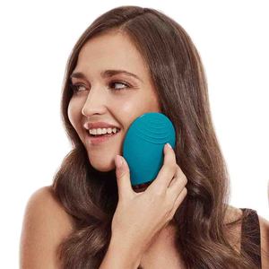Brosse nettoyante pour le visage, 12 niveaux de puissance, couleur bleue, design en silicone souple pour un nettoyage en profondeur de la peau - Product Image 2