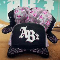 Gorra de Béisbol de Alta Calidad Mayoreo Backpack Boyz Roja El Mago Barbas Fes G5, Gorra de Gamuza y Nylon, Gorro Gallo Fino