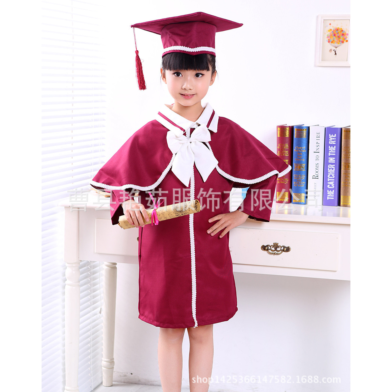Vêtements et chapeau bordeaux