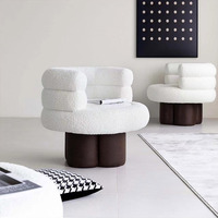 Chaise Boucle de salon moderne Fauteuil en laine d'agneau blanche Chaises d'hôtel de loisirs pivotantes à base de bois
