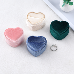 Caja de Joyería de Terciopelo Estampado Premium con Forma de Corazón y Tapa para Regalos de Novia, Pedidas de Mano, Día de San Valentín - EleQueen - Product Image 4