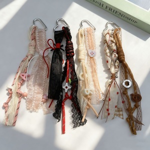 Se aceptan personalizaciones: Dijes para bolsos, accesorios de ropa, mosquetones de aleación de zinc con forma de corazón, cuentas con letras, correas, llaveros largos de encaje estilo princesa - Product Image 1