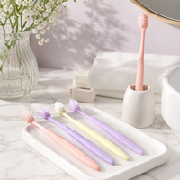 Brosse à dents manuelle ergonomique légère avec poils doux de qualité supérieure et filaments PBT denses, sans BPA, pour un usage quotidien en soins dentaires
