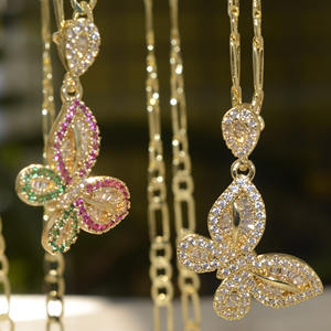 Colliers avec pendentifs de luxe en pierres précieuses en forme de papillon, plaqué cuivre, chaînes figaro en or 14 carats, papillon coloré pour femmes - Product Image 1