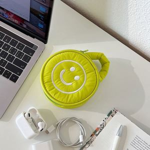 Nouvelle Trousse de Maquillage Portable Grande Capacité avec Rabat, Motif Visage Souriant Tendance, pour Usage Quotidien – Boîte de Rangement Cosmétique pour Femme - Product Image 5
