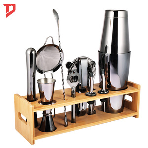 Service de bar personnalisé en acier inoxydable, Shaker à <span class=keywords><strong>Cocktail</strong></span> pour barmen, Boston Shaker, <span class=keywords><strong>Kit</strong></span> de <span class=keywords><strong>Barman</strong></span> avec support en bambou - Product Image 1