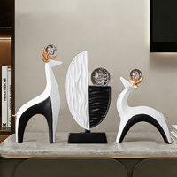Ornement créatif en résine en forme de cerf, décoration d'intérieur haut de gamme, de luxe léger et de niche, pour salon, entrée, cave à vin, bureau
