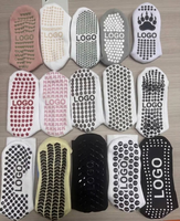 Chaussettes de Pilates antidérapantes avec logo personnalisé Chaussettes respirantes en coton, nylon, spandex Crew Grip pour
